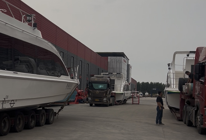 Пассажирские суда внутреннего плавания Lawada®: одно однокорпусное пассажирское судно длиной 21,8 м и два однокорпусных пассажирских судна длиной 17,8 м.