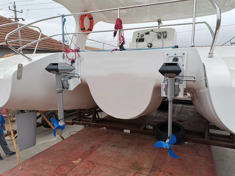 Парусный катамаран Lawada® длиной 10,28 м с электродвигателем: идеальное сочетание экологичности и экономической эффективности