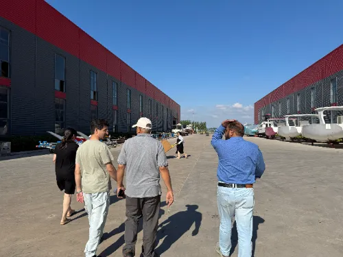 LAWADA® принимает пакистанских партнеров для экскурсии по заводу и делового общения